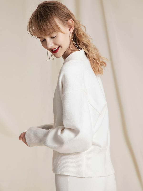 White Oversize Bamboo Button Design Knit Cardigan