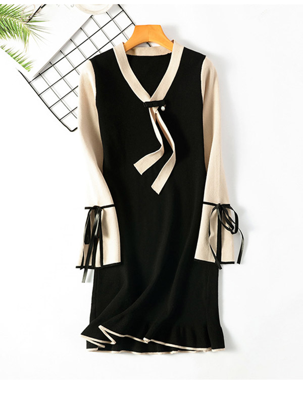 Black Knit A-line Dress in Ribbon Detail