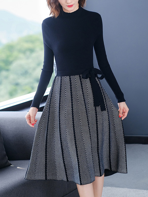 Black Tie Waist Knitted Pleated Dress