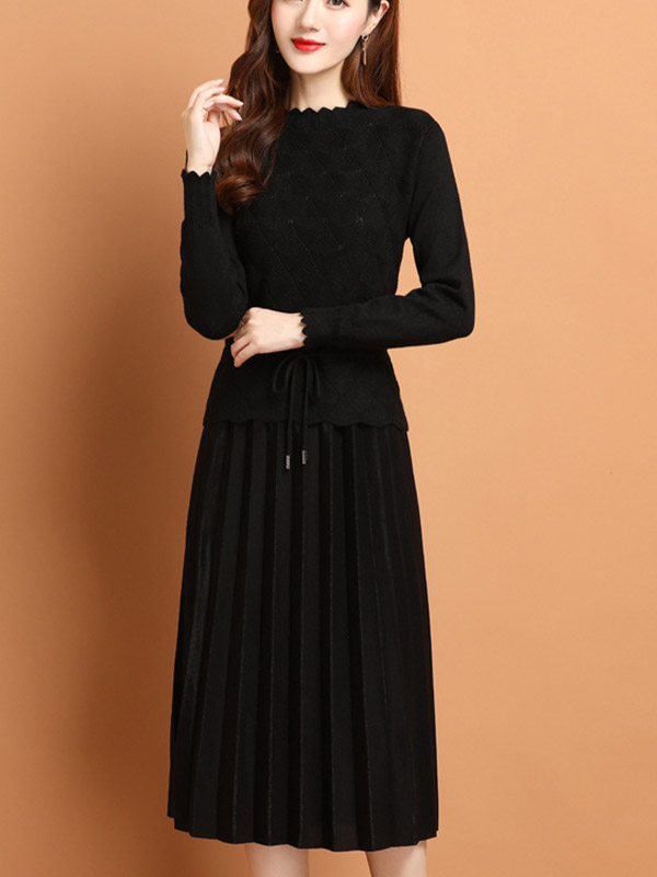 Black Knit Pleated Dress with Floal Hem