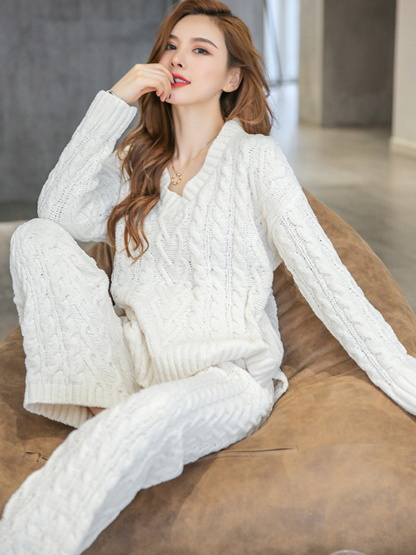 White V Neck Cable Knitted Set