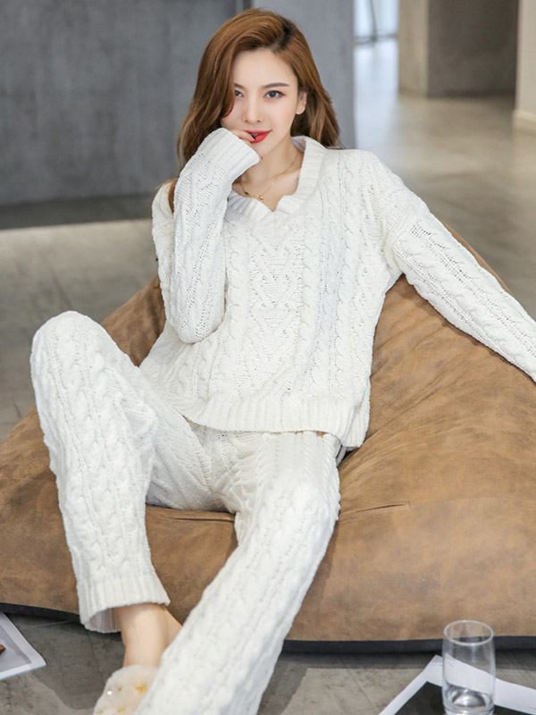 White V Neck Cable Knitted Set