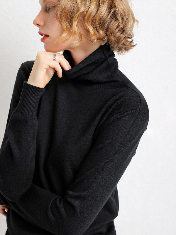 Black Funnel Neck Solid Color Knitted Sweaters