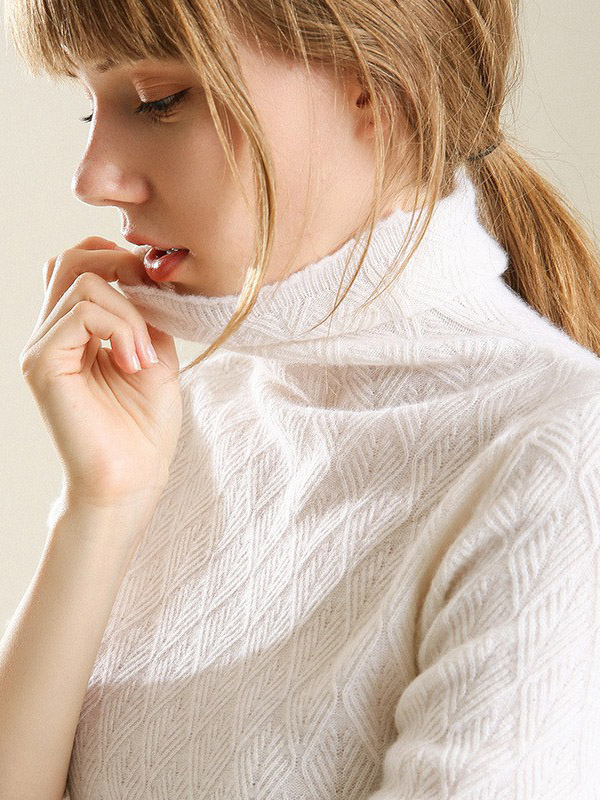 White Twisted Flower Design Knit Sweaters