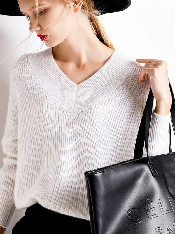 White V-neck Slim Fine Knitted Sweaters