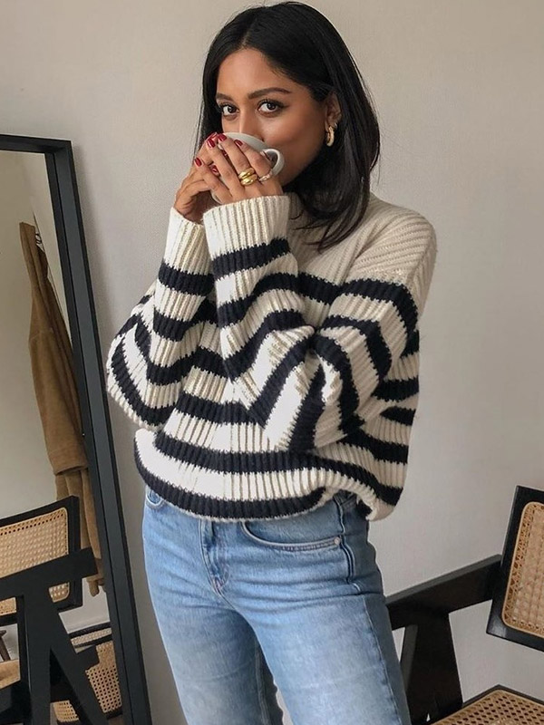 White Round Neck Stripes Pattern Knit Sweaters