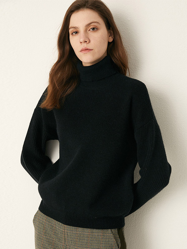 Black Roll Neck Warm and Loose Knit Sweaters