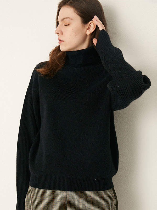 Black Roll Neck Warm and Loose Knit Sweaters