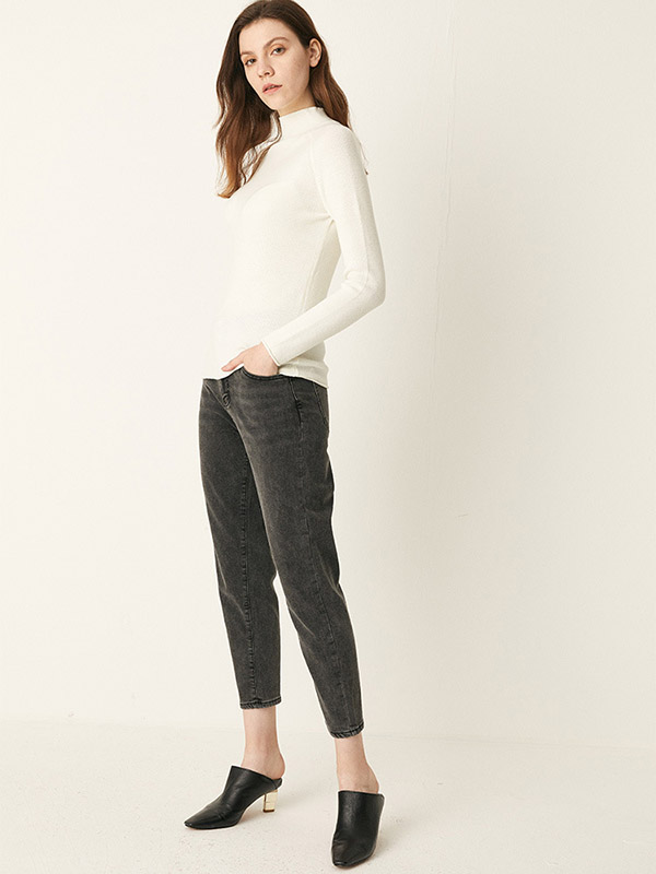 White Stand Collor Classic Base Knit Sweaters