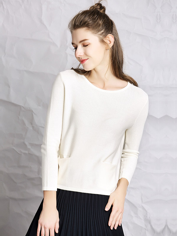 White Round Neck Pullover Knitted Sweaters