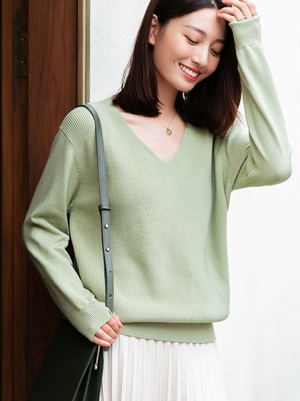 Green Temperament V-neck Bottoming Knitted Sweaters