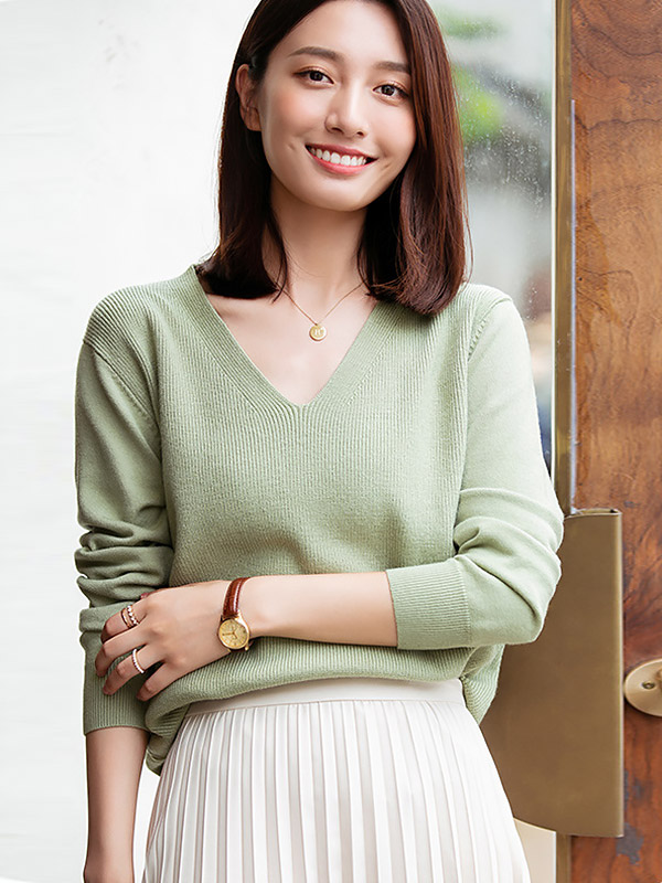 Green Temperament V-neck Bottoming Knitted Sweaters