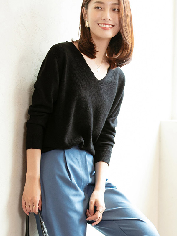 Black Temperament V-neck Bottoming Knitted Sweaters