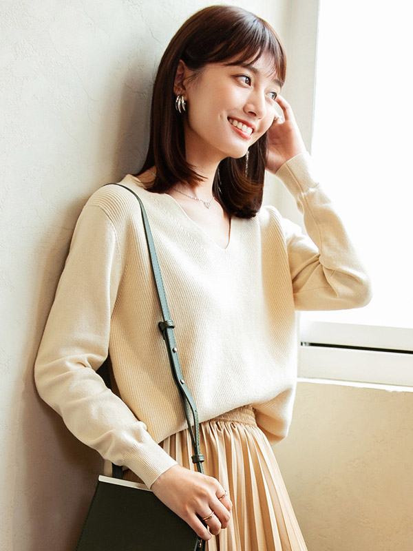 Apricot Temperament V-neck Bottoming Knitted Sweaters