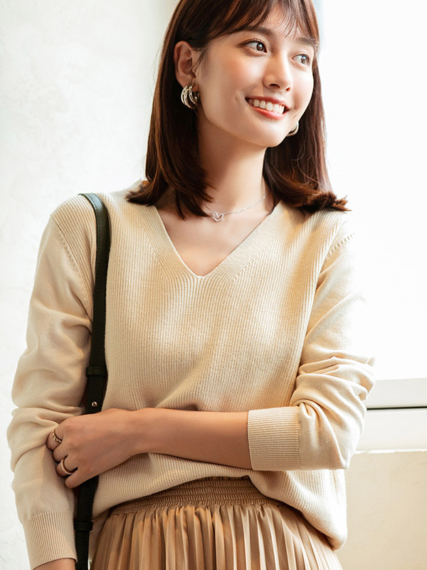 Apricot Temperament V-neck Bottoming Knitted Sweaters