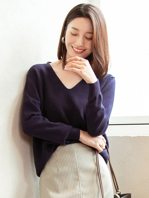 Navy Blue Temperament V-neck Bottoming Knitted Sweaters