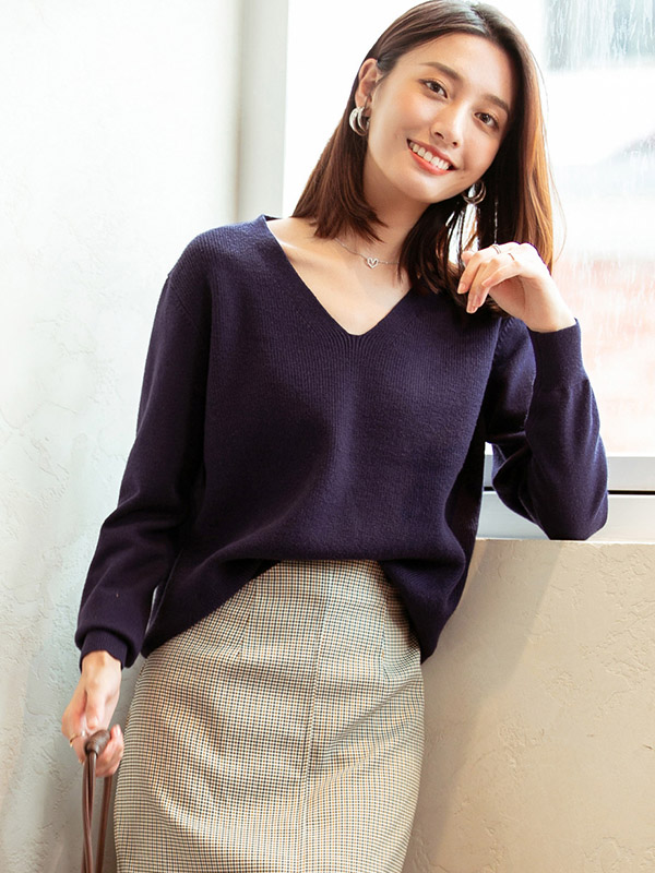 Navy Blue Temperament V-neck Bottoming Knitted Sweaters