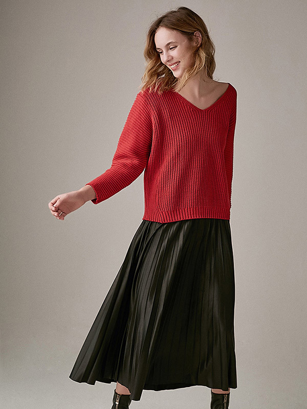 Red V-neck Loose Turtleneck Sweater