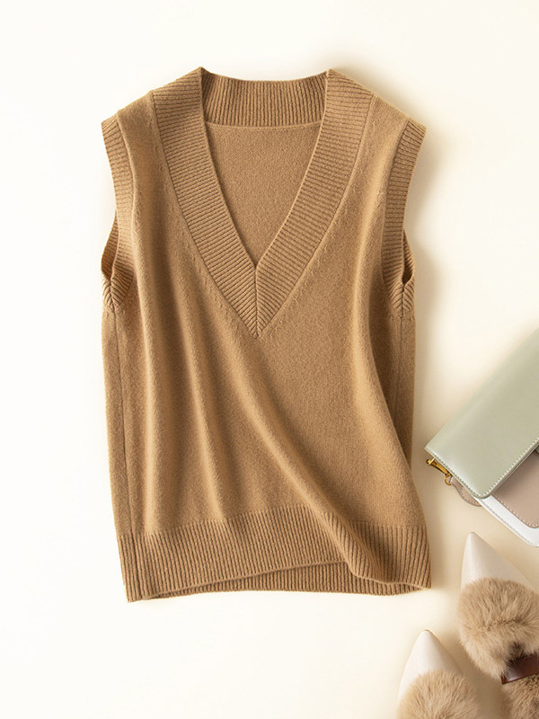 V-neck Heavy Knit Vest in Khaki