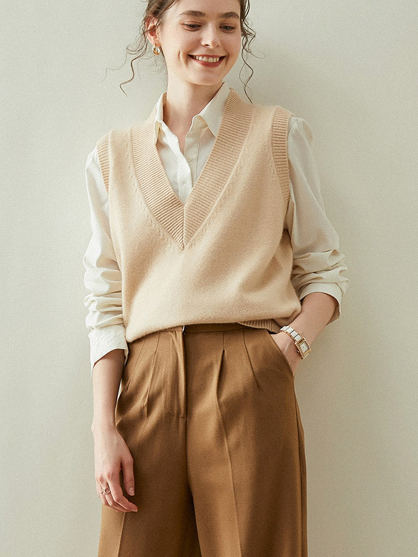 V-neck Heavy Knit Vest in Beige