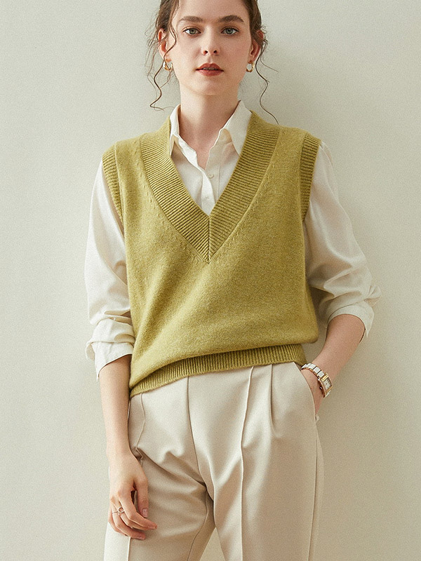 V-neck Heavy Knit Vest in Yellow-Green