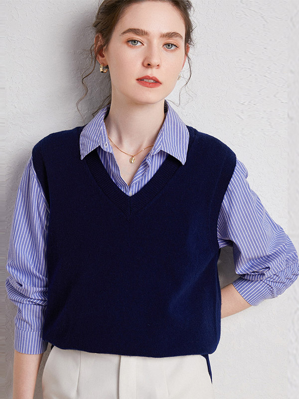 V-neck Wool Knit Vest in Blue