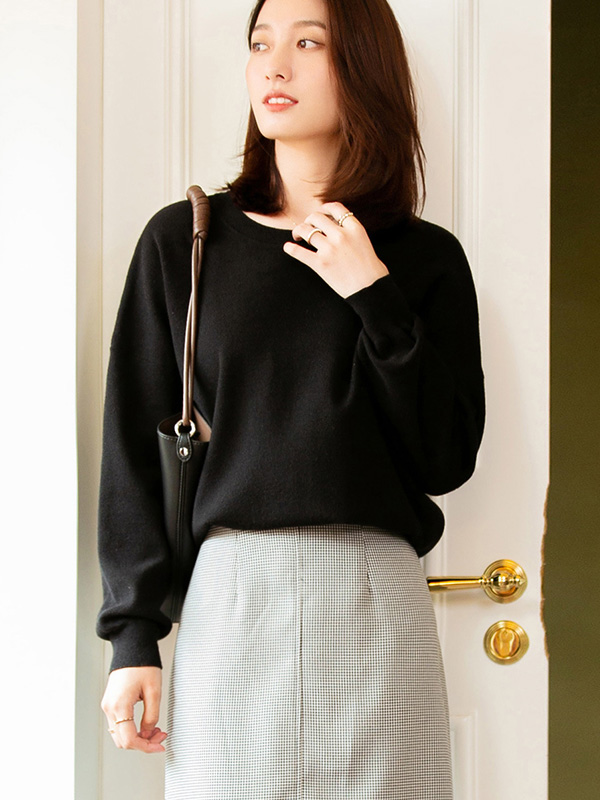 Black Round Neck Knit Top