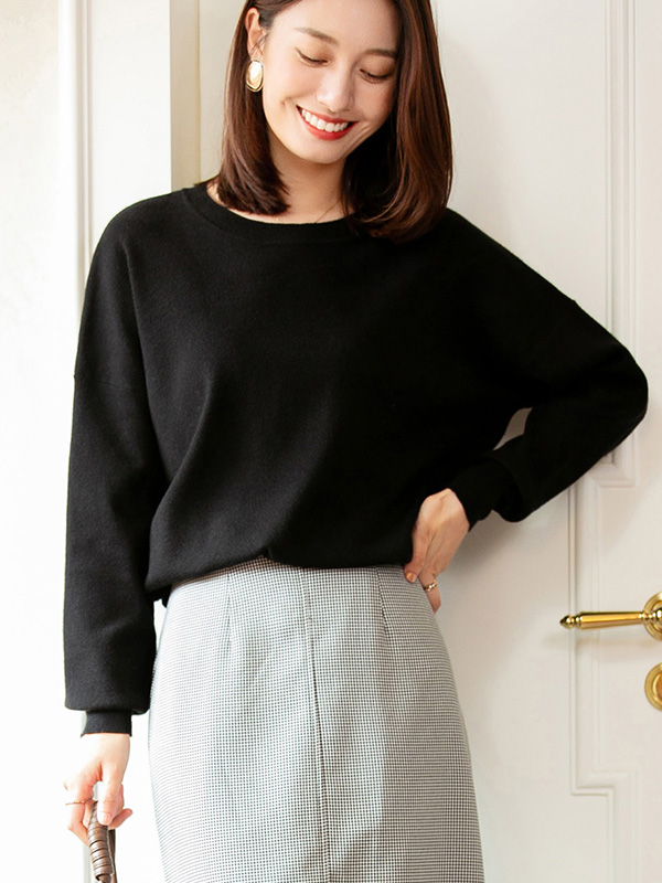 Black Round Neck Knit Top