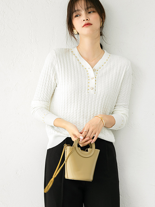 White V Neck Knitted Top